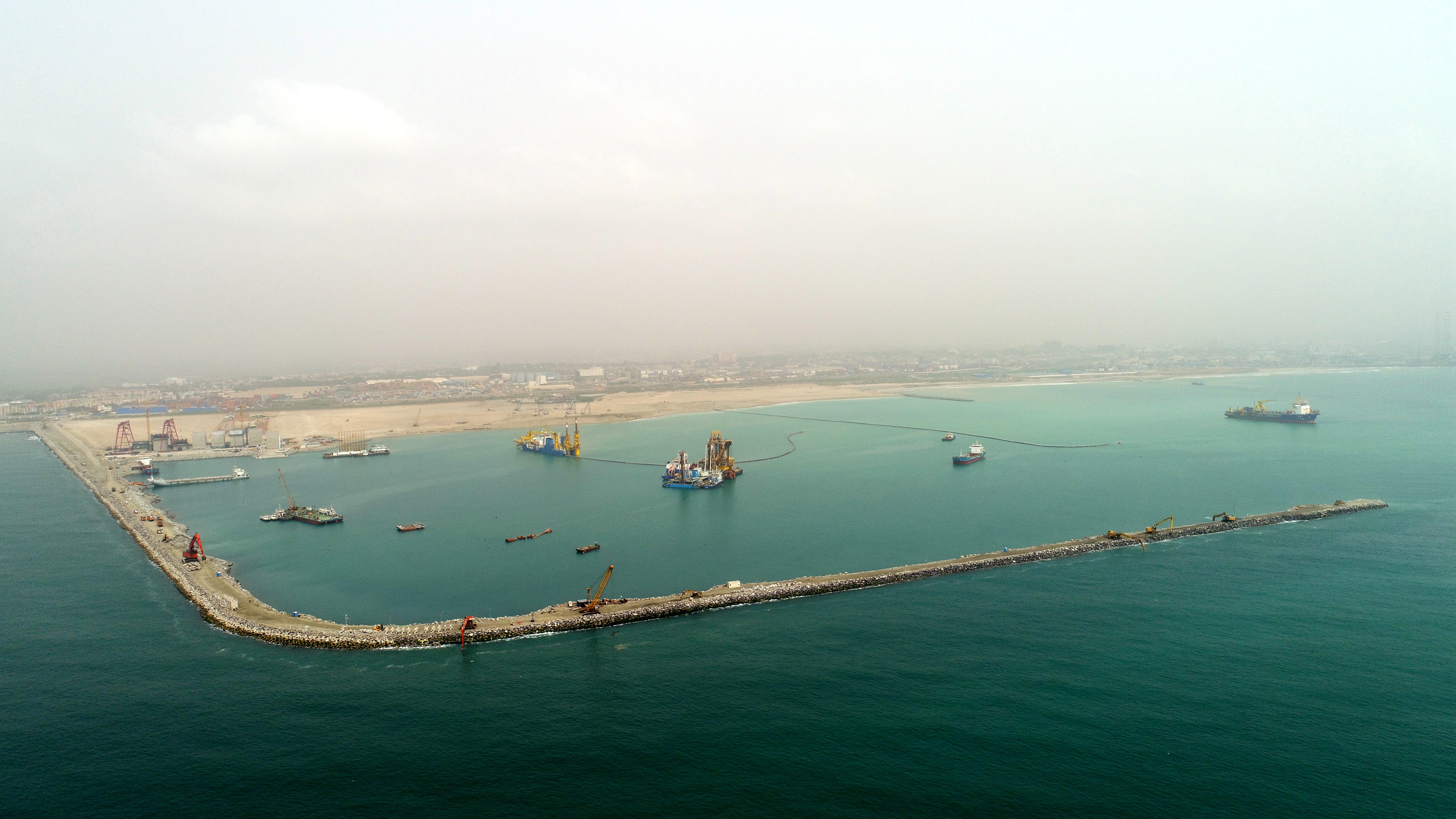 加納特碼新港及集裝箱碼頭海事工程項目